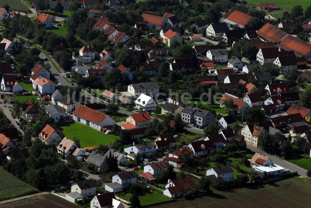 Luftaufnahme Erdweg / OT Großberghofen - Ortsansicht Großberghofen