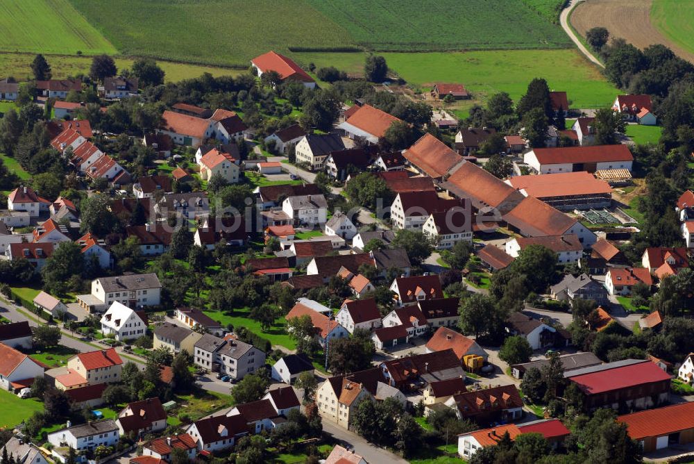 Erdweg / OT Großberghofen aus der Vogelperspektive: Ortsansicht Großberghofen