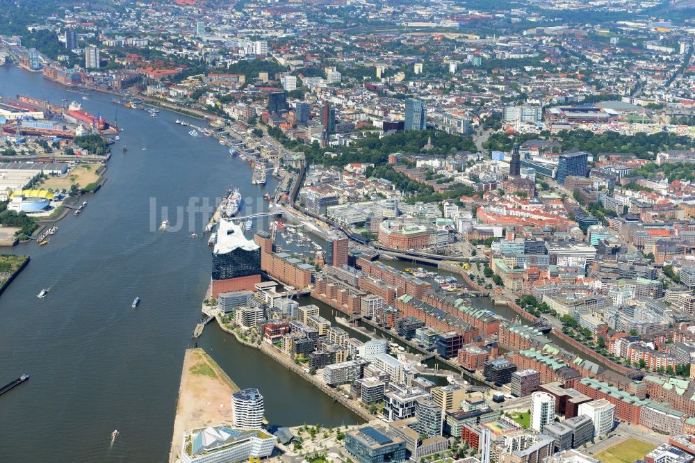 Luftbild Hamburg - Ortsansicht von Hamburg entlang des Fluss- Verlaufs der Elbe