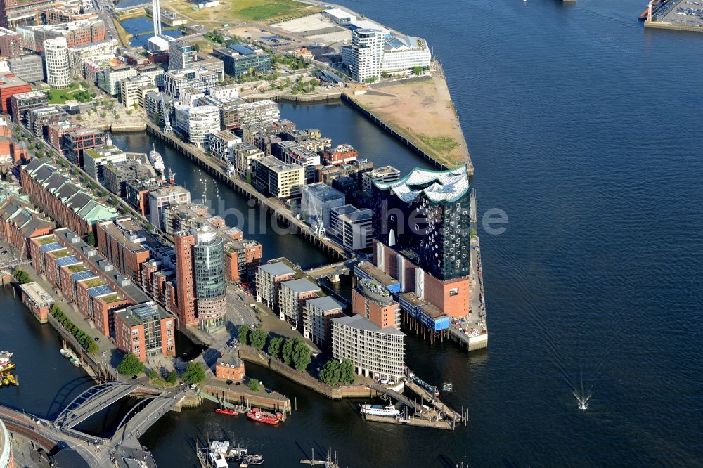 Luftaufnahme Hamburg - Ortsansicht von Hamburg entlang des Fluss- Verlaufs der Elbe