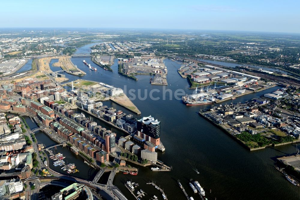 Luftaufnahme Hamburg - Ortsansicht von Hamburg entlang des Fluss- Verlaufs der Elbe