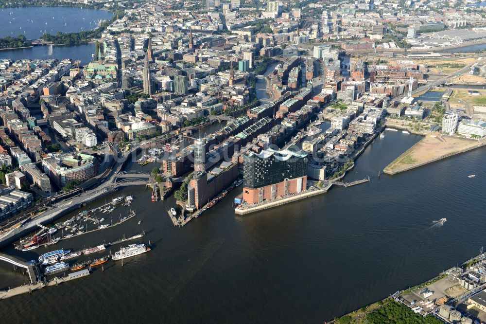 Hamburg von oben - Ortsansicht von Hamburg entlang des Fluss- Verlaufs der Elbe