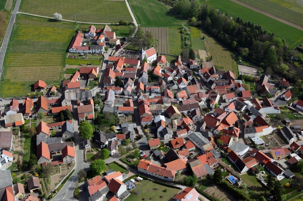 Hangen-Weisheim von oben - Ortsansicht von Hangen-Weisheim, einer Ortsgemeinde im Landkreis Alzey-Worms in Rheinland-Pfalz