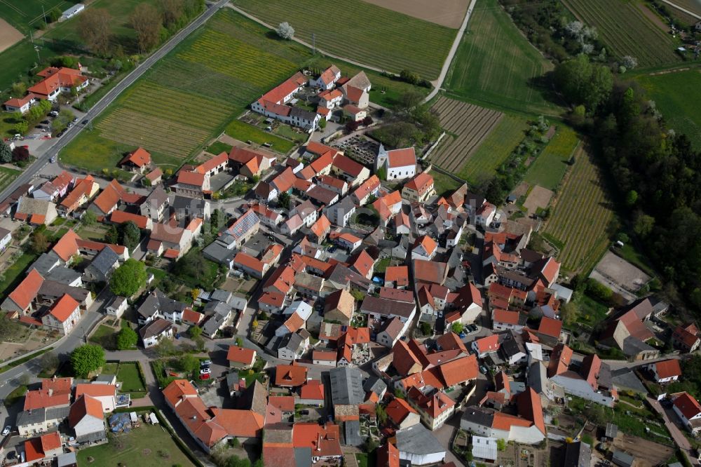 Hangen-Weisheim aus der Vogelperspektive: Ortsansicht von Hangen-Weisheim, einer Ortsgemeinde im Landkreis Alzey-Worms in Rheinland-Pfalz