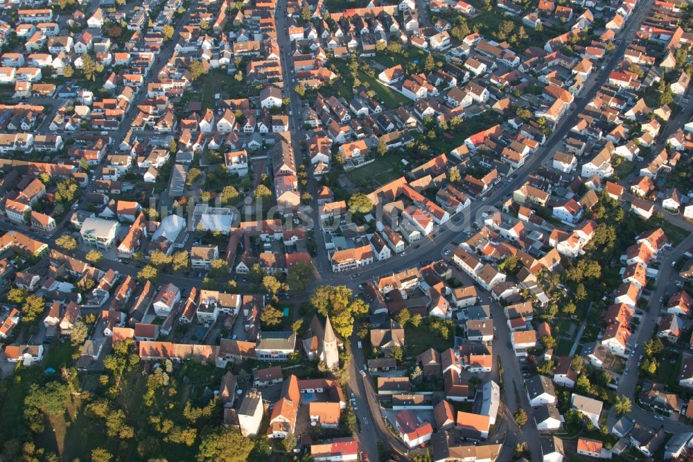 Eggenstein-Leopoldshafen von oben - Ortsansicht Haupt/Kirchstr. mit Hotel Restaurant zum Löwen im Ortsteil Eggenstein in Eggenstein-Leopoldshafen im Bundesland Baden-Württemberg