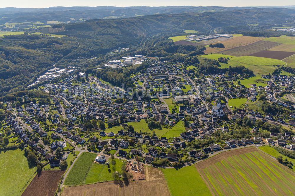 Heggen aus der Vogelperspektive: Ortsansicht in Heggen im Bundesland Nordrhein-Westfalen, Deutschland