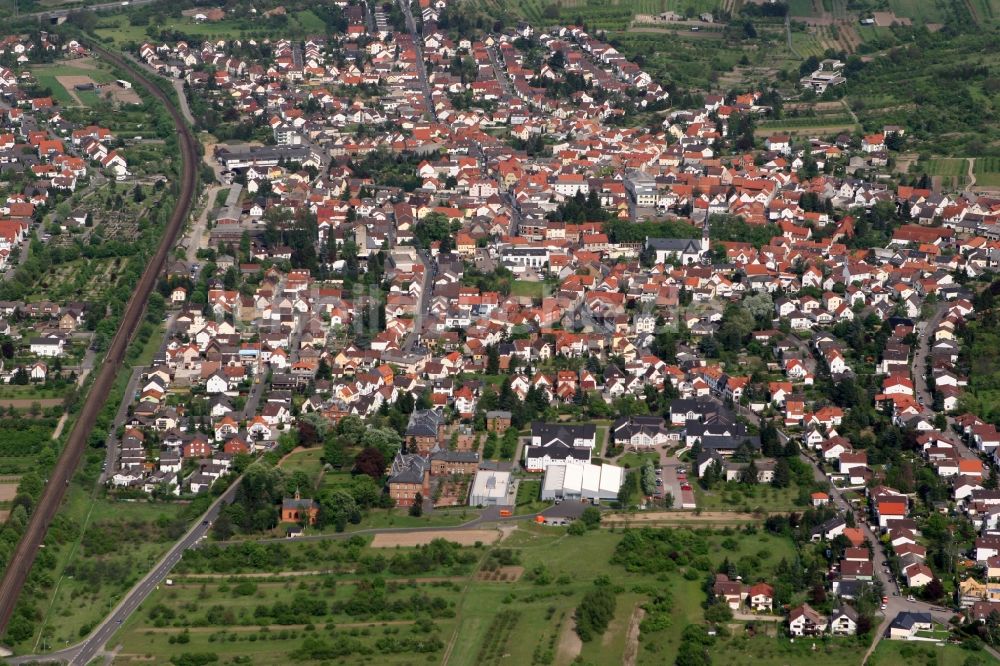 Heidesheim am Rhein aus der Vogelperspektive: Ortsansicht von Heidesheim am Rhein im Bundesland Rheinland-Pfalz