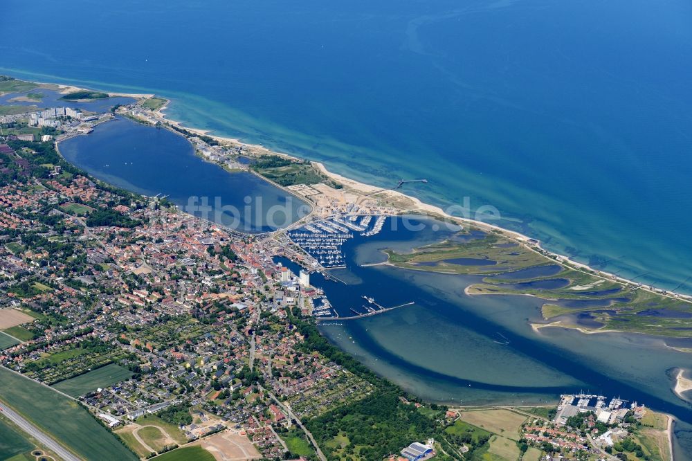 Heiligenhafen aus der Vogelperspektive: Ortsansicht von Heiligenhafen im Bundesland Schleswig-Holstein