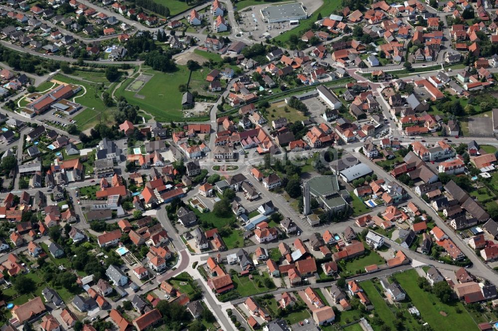 Herrlisheim aus der Vogelperspektive: Ortsansicht Herrlisheim im Elsass in Frankreich