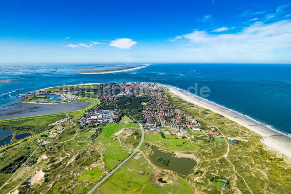 Luftbild Norderney - Ortsansicht höhe der Nordhelmstraße auf der Insel Norderney im Bundesland Niedersachsen, Deutschland