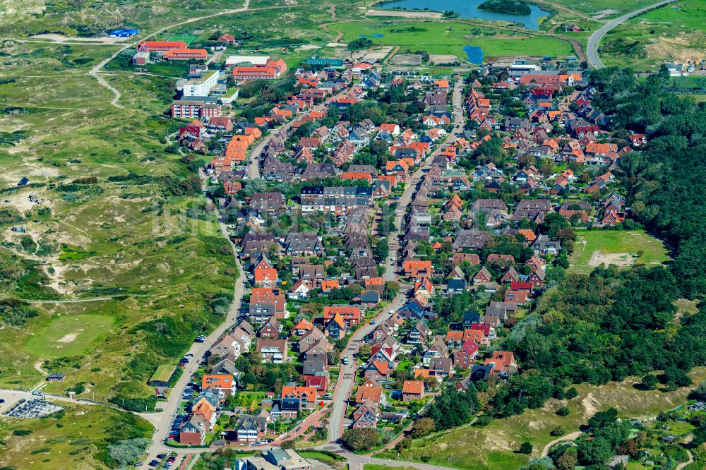 Norderney aus der Vogelperspektive: Ortsansicht höhe der Nordhelmstraße auf der Insel Norderney im Bundesland Niedersachsen, Deutschland