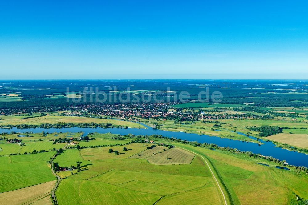 Hitzacker (Elbe) aus der Vogelperspektive: Ortsansicht in Hitzacker am Flussverlauf der Elbe im Bundesland Niedersachsen, Deutschland