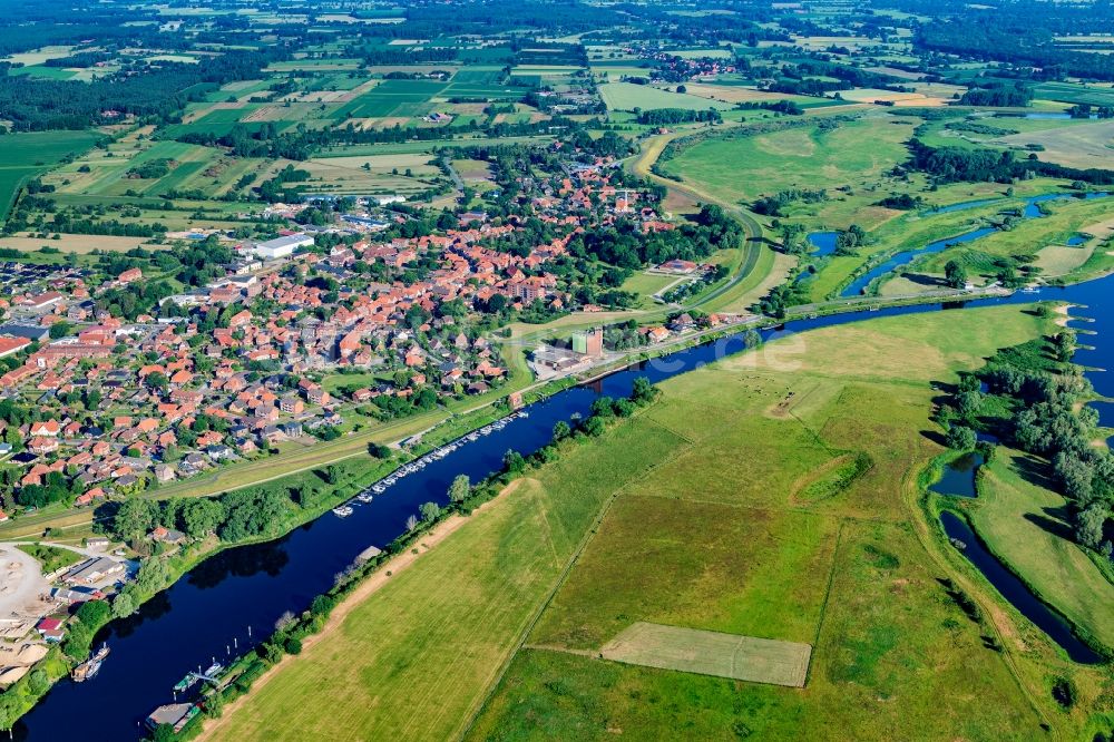 Hitzacker (Elbe) von oben - Ortsansicht in Hitzacker am Flussverlauf der Elbe im Bundesland Niedersachsen, Deutschland