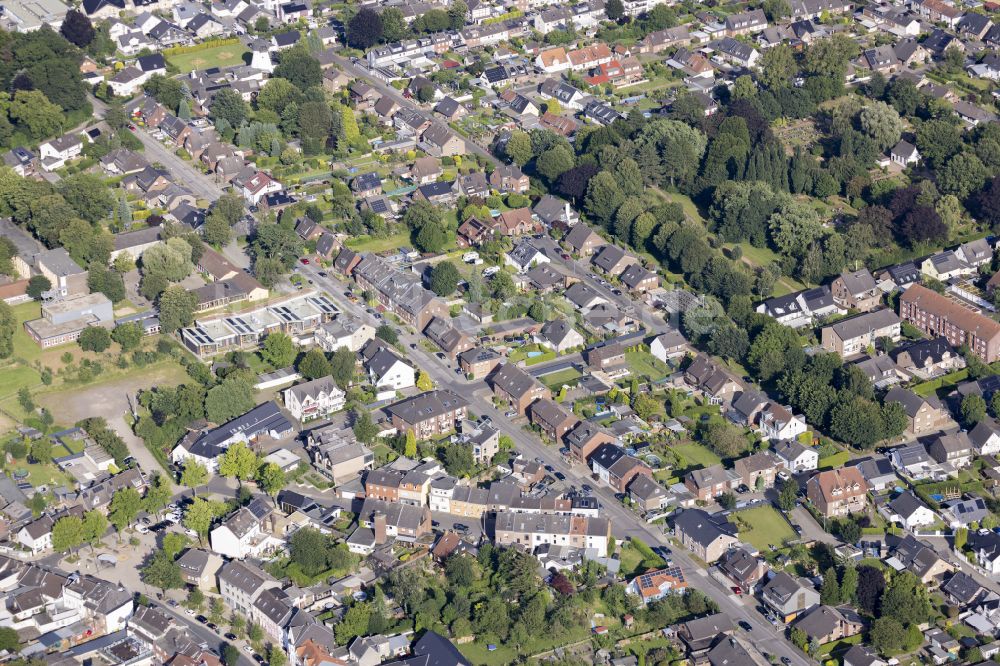 Hochneukirch aus der Vogelperspektive: Ortsansicht Hochneukirch Stadt Jüchen im Bundesland Nordrhein-Westfalen, Deutschland