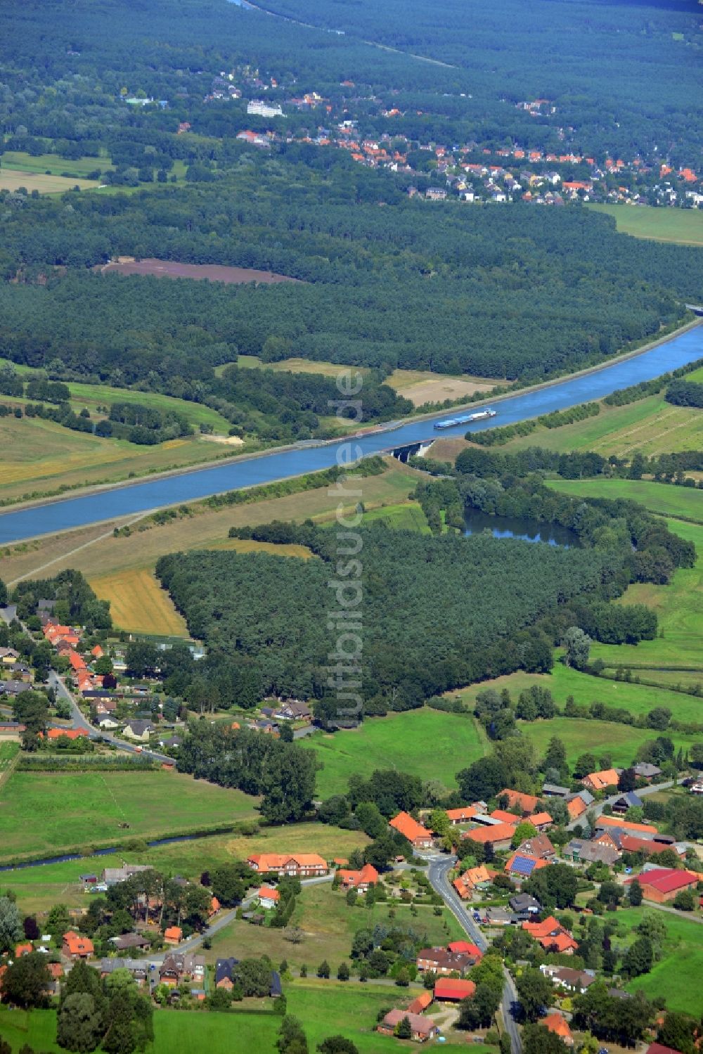 Luftaufnahme Jastdorf - Ortsansicht von Jastdorf am Ufer des Elbe-Seitenkanal im Bundesland Niedersachsen