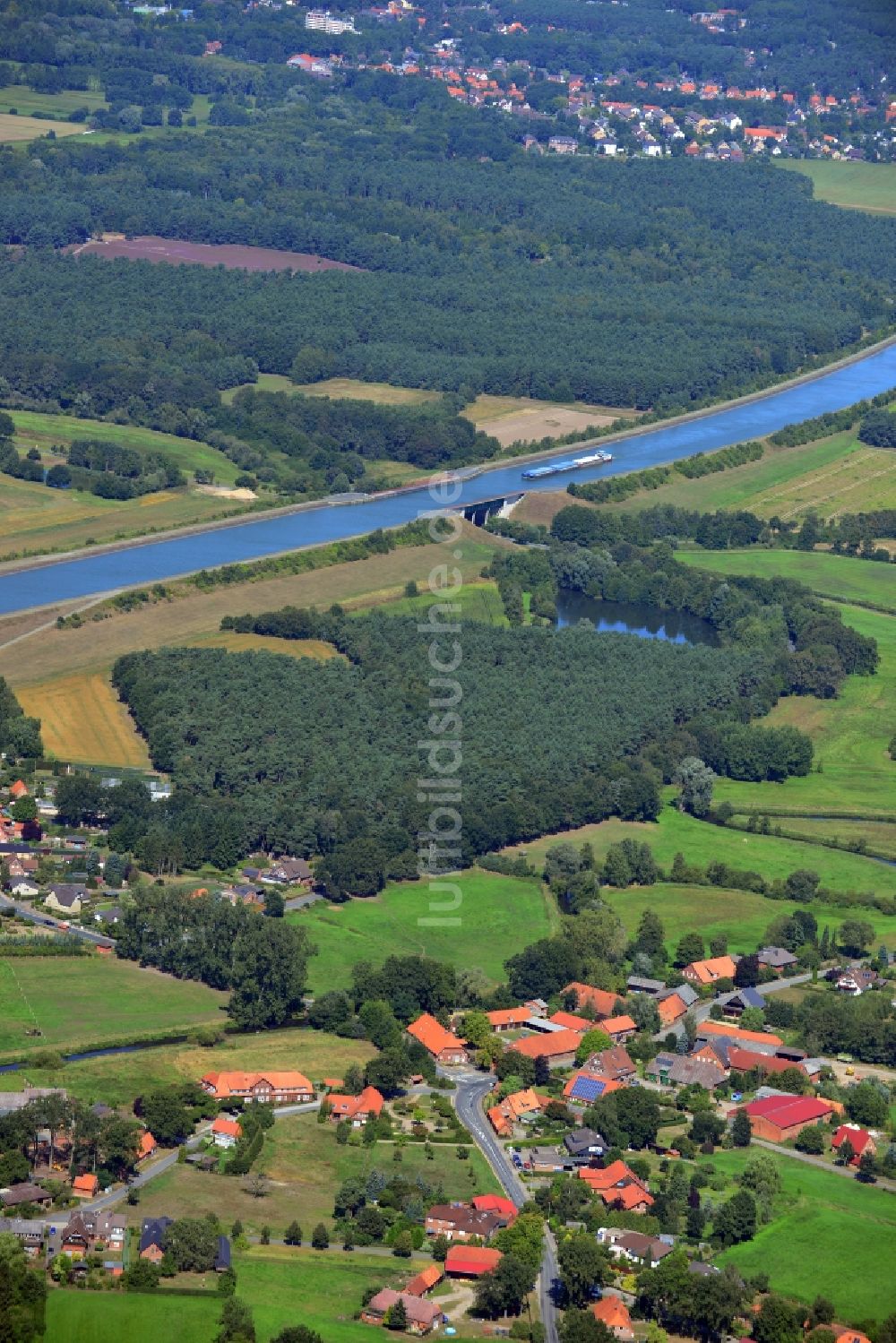 Jastdorf von oben - Ortsansicht von Jastdorf am Ufer des Elbe-Seitenkanal im Bundesland Niedersachsen