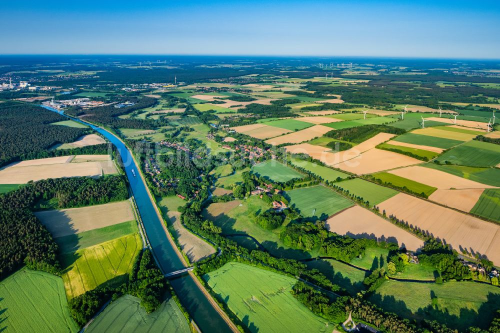 Emmendorf aus der Vogelperspektive: Ortsansicht am Kanalverlaufes des Elbeseitenkanals in Emmendorf im Bundesland Niedersachsen, Deutschland