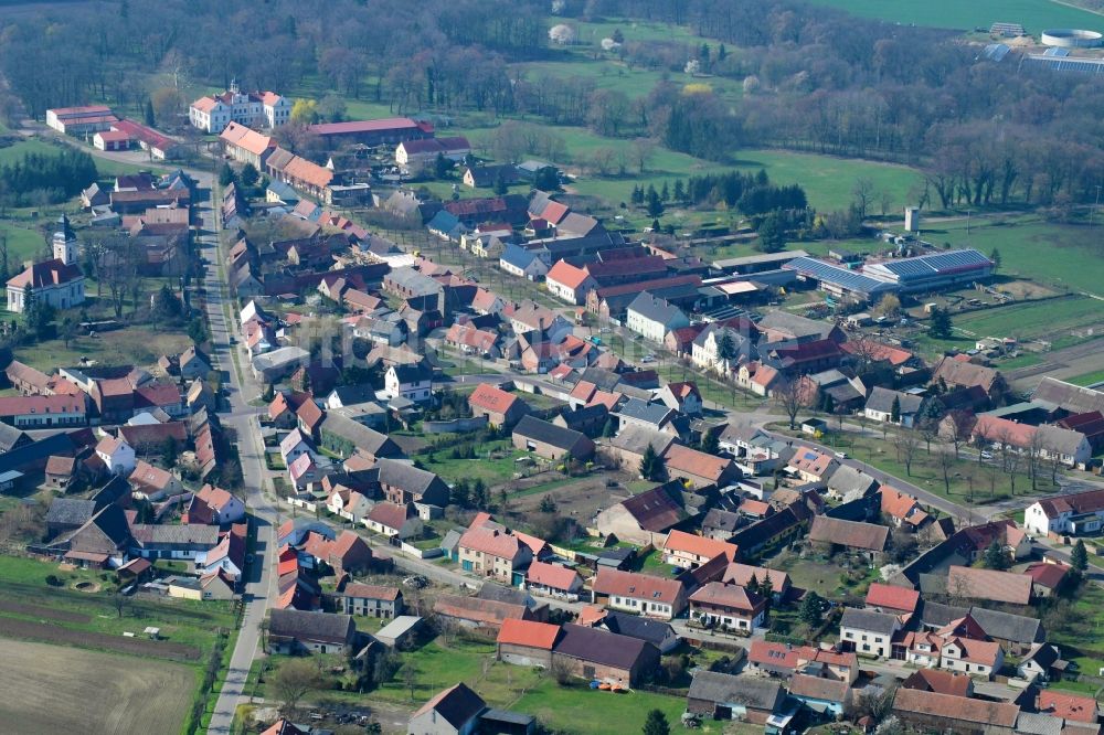 Karow von oben - Ortsansicht in Karow im Bundesland Sachsen-Anhalt, Deutschland