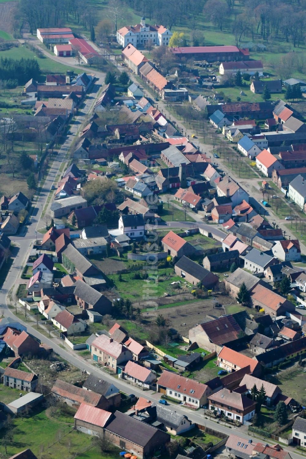 Karow aus der Vogelperspektive: Ortsansicht in Karow im Bundesland Sachsen-Anhalt, Deutschland