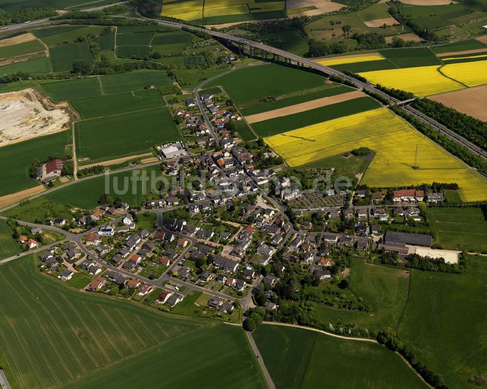 Luftbild Grafschaft - Ortsansicht von Karweiler in der Gemeinde Grafschaft im Bundesland Rheinland-Pfalz