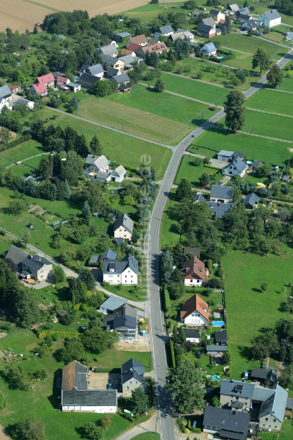 Kaufungen aus der Vogelperspektive: Ortsansicht von Kaufungen entlang der Dorfstraße im Bundesland Sachsen