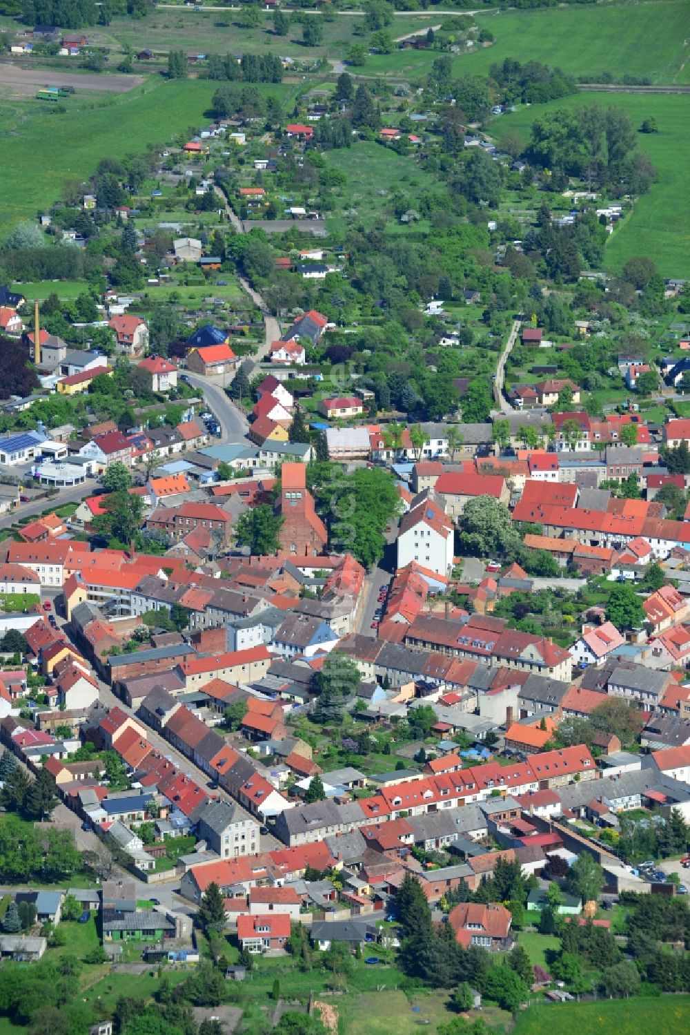 Luftaufnahme Kremmen - Ortsansicht der Kleinstadt Kremmen im Bundesland Brandenburg