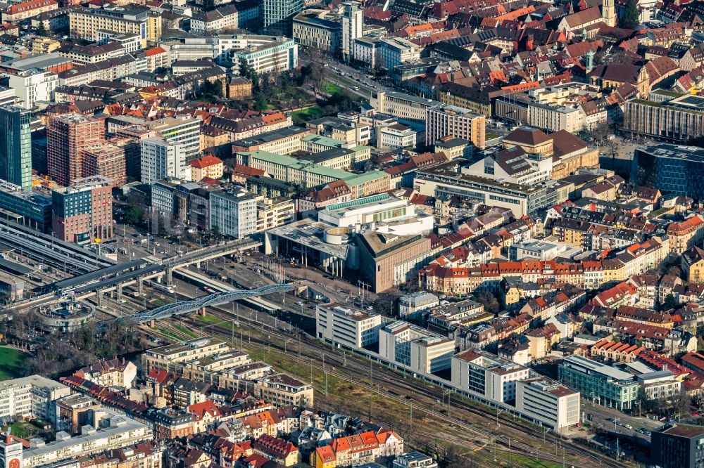 Freiburg im Breisgau aus der Vogelperspektive: Ortsansicht mit Konzerthaus und Eisenbahnlinie in Freiburg im Breisgau im Bundesland Baden-Württemberg, Deutschland