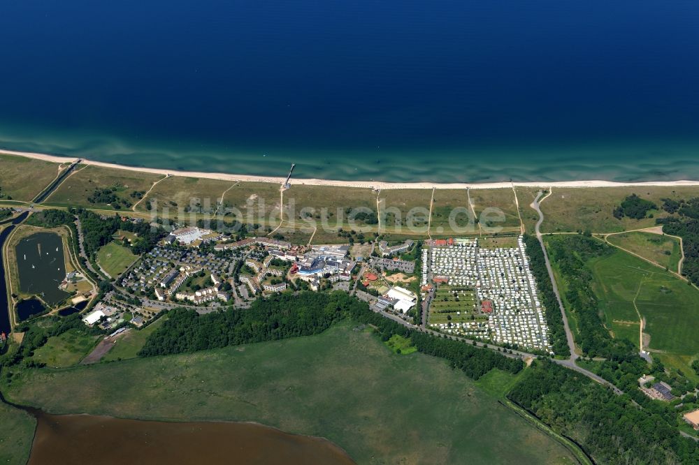 Weissenhäuser Strand aus der Vogelperspektive: Ortsansicht und Küste des Seebades Weissenhäuser Strand an der Ostsee im Bundesland Schleswig-Holstein