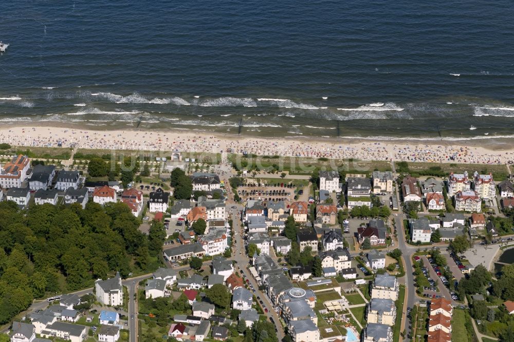 Luftaufnahme Bansin - Ortsansicht des Küstenbereiches von Bansin, einem beliebten Ferien- und Urlaubsort an der Ostsee- Küste der Insel Usedom im Bundesland Mecklenburg-Vorpommern