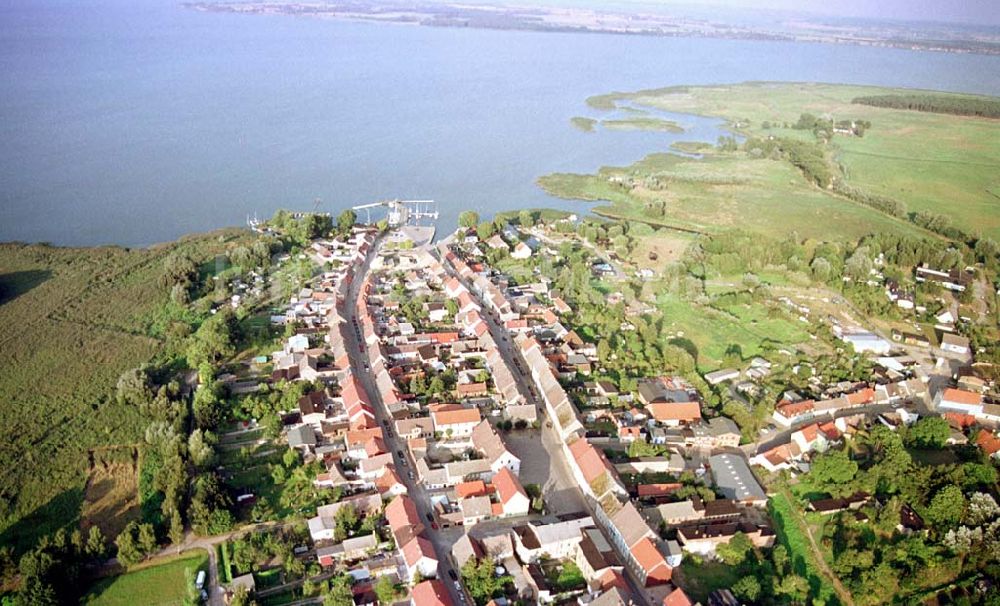 Lassan in MV aus der Vogelperspektive: Ortsansicht von Lassan ander südlichen Seite der Insel Usedom in Mecklenburg - Vorpommern - 31.08.2002