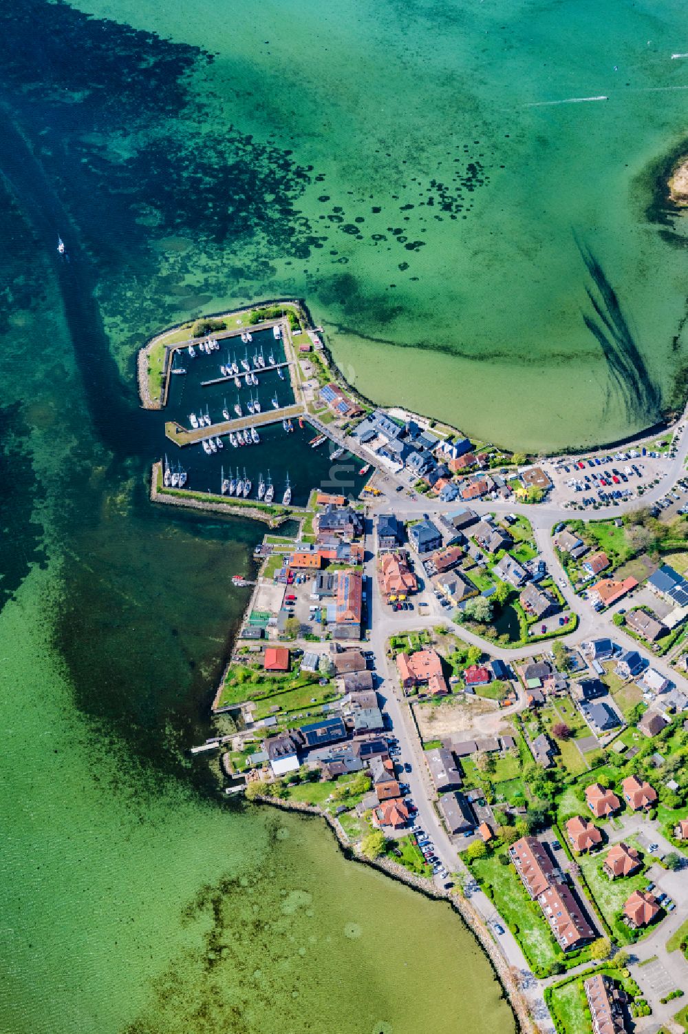 Luftaufnahme Fehmarn - Ortsansicht vom Lemkenhafen in Fehmarn im Bundesland Schleswig-Holstein