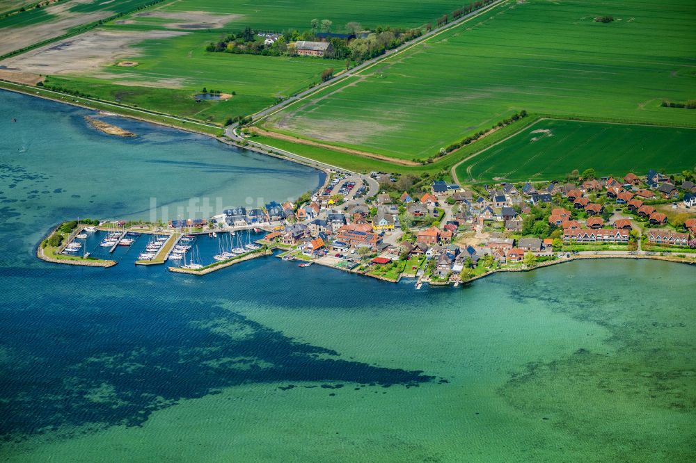 Fehmarn von oben - Ortsansicht vom Lemkenhafen in Fehmarn im Bundesland Schleswig-Holstein