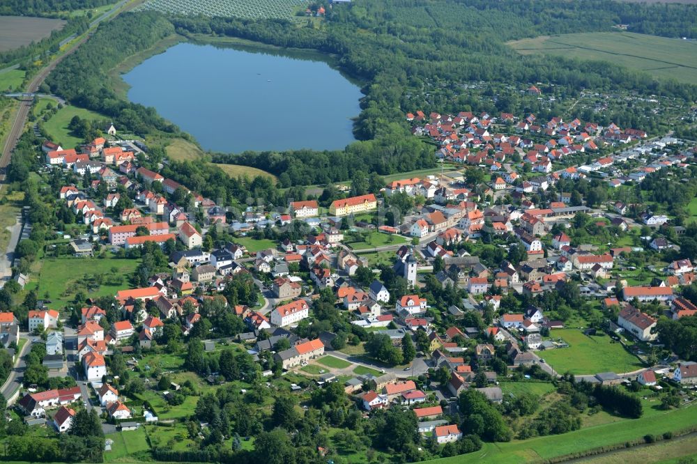 Lobstädt aus der Vogelperspektive: Ortsansicht von Lobstädt am Ufer des Speicher Lobstädt im Bundesland Sachsen