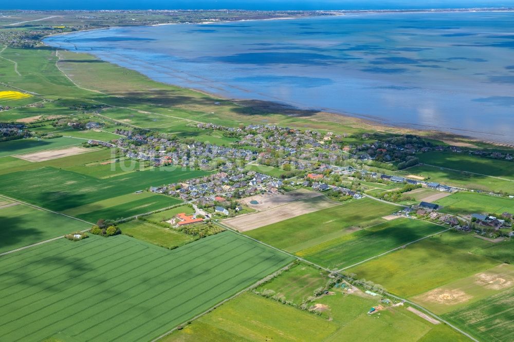 Großmorsum aus der Vogelperspektive: Ortsansicht an der Meeres-Küste in Großmorsum auf der Insel Sylt im Bundesland Schleswig-Holstein, Deutschland