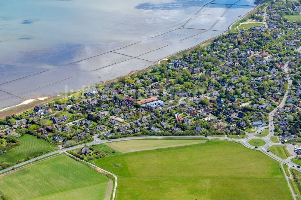 Keitum von oben - Ortsansicht an der Meeres-Küste in Keitum auf der Insel Sylt im Bundesland Schleswig-Holstein, Deutschland