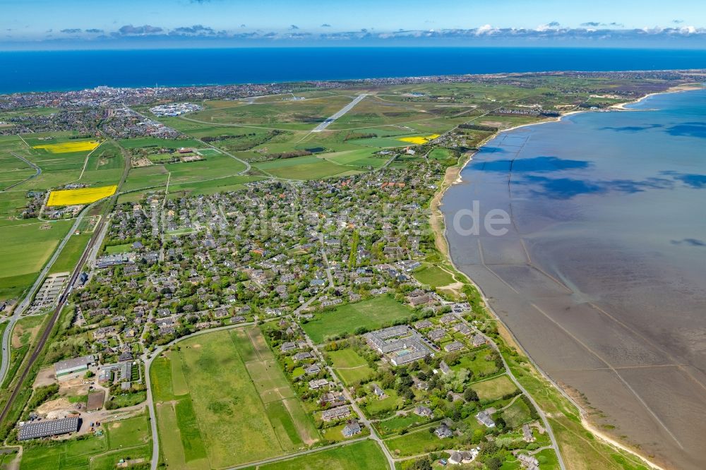 Keitum von oben - Ortsansicht an der Meeres-Küste in Keitum auf der Insel Sylt im Bundesland Schleswig-Holstein, Deutschland