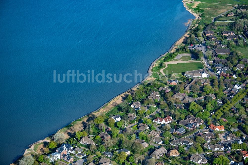 Sylt von oben - Ortsansicht an der Meeres-Küste in Keitum auf der Insel Sylt im Bundesland Schleswig-Holstein, Deutschland