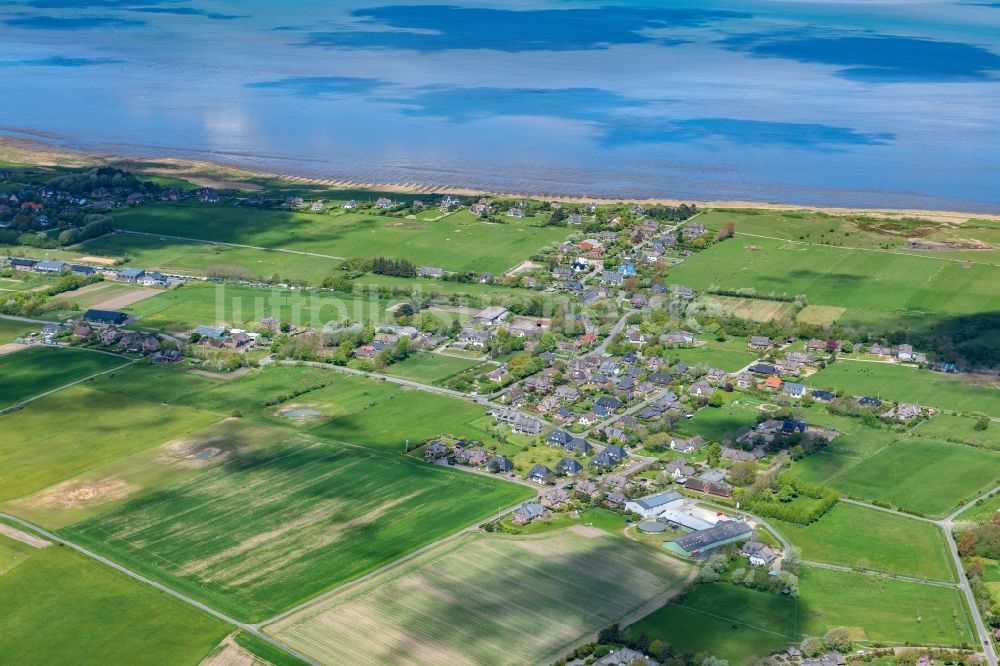 Luftbild Kleinmorsum - Ortsansicht an der Meeres-Küste in Kleinmorsum auf der Insel Sylt im Bundesland Schleswig-Holstein, Deutschland