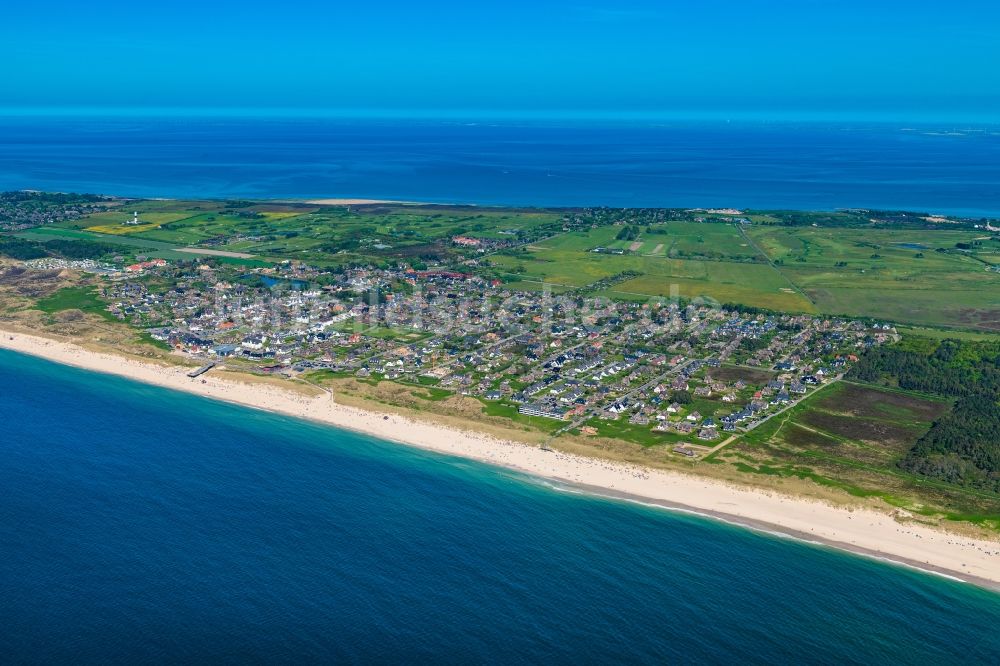 Wenningstedt-Braderup (Sylt) von oben - Ortsansicht an der Meeres-Küste der Nordsee in Wenningstedt-Braderup (Sylt) auf der Insel Sylt im Bundesland Schleswig-Holstein, Deutschland