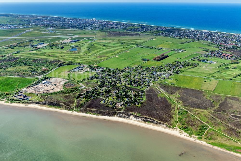 Wenningstedt-Braderup (Sylt) von oben - Ortsansicht an der Meeres-Küste im Ortsteil Braderup in Wenningstedt-Braderup (Sylt) auf der Insel Sylt im Bundesland Schleswig-Holstein, Deutschland