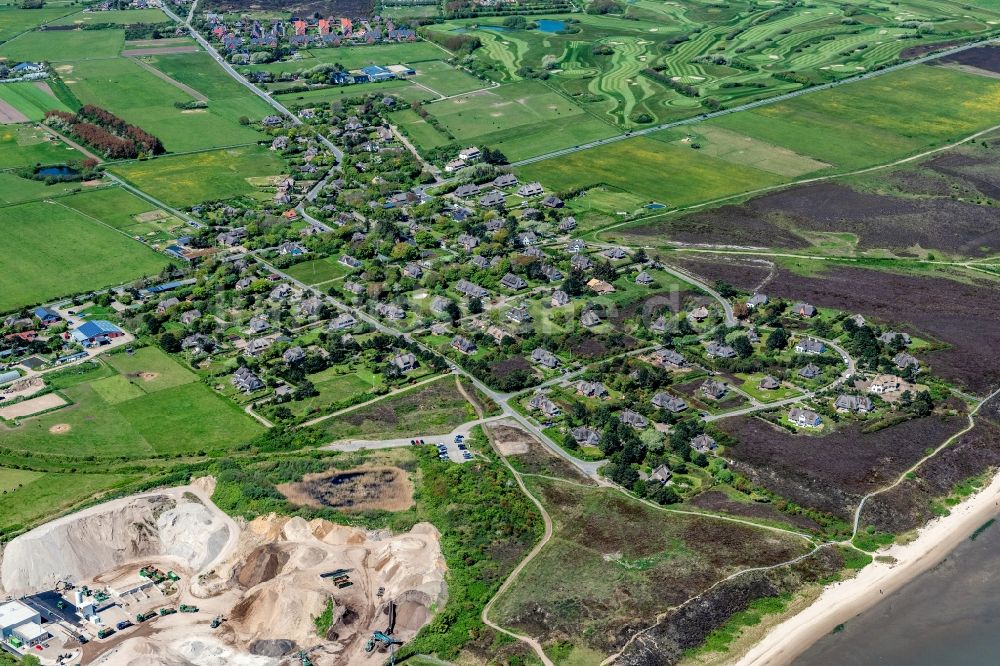 Luftbild Wenningstedt-Braderup (Sylt) - Ortsansicht an der Meeres-Küste im Ortsteil Braderup in Wenningstedt-Braderup (Sylt) auf der Insel Sylt im Bundesland Schleswig-Holstein, Deutschland