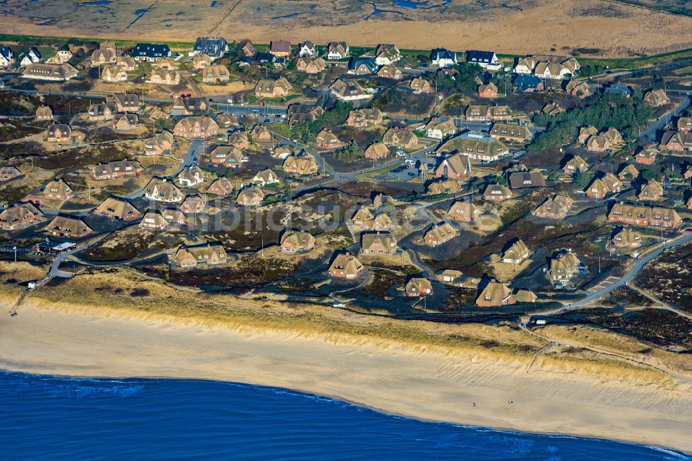 Luftaufnahme Sylt - Ortsansicht an der Meeres-Küste in Rantum (Sylt) auf der Insel Sylt im Bundesland Schleswig-Holstein, Deutschland