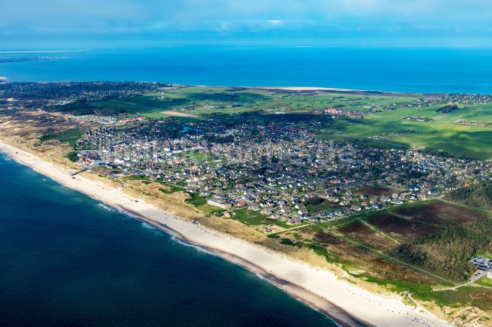 Wenningstedt (Sylt) von oben - Ortsansicht an der Meeres-Küste in Wenningstedt (Sylt) auf der Insel Sylt im Bundesland Schleswig-Holstein, Deutschland