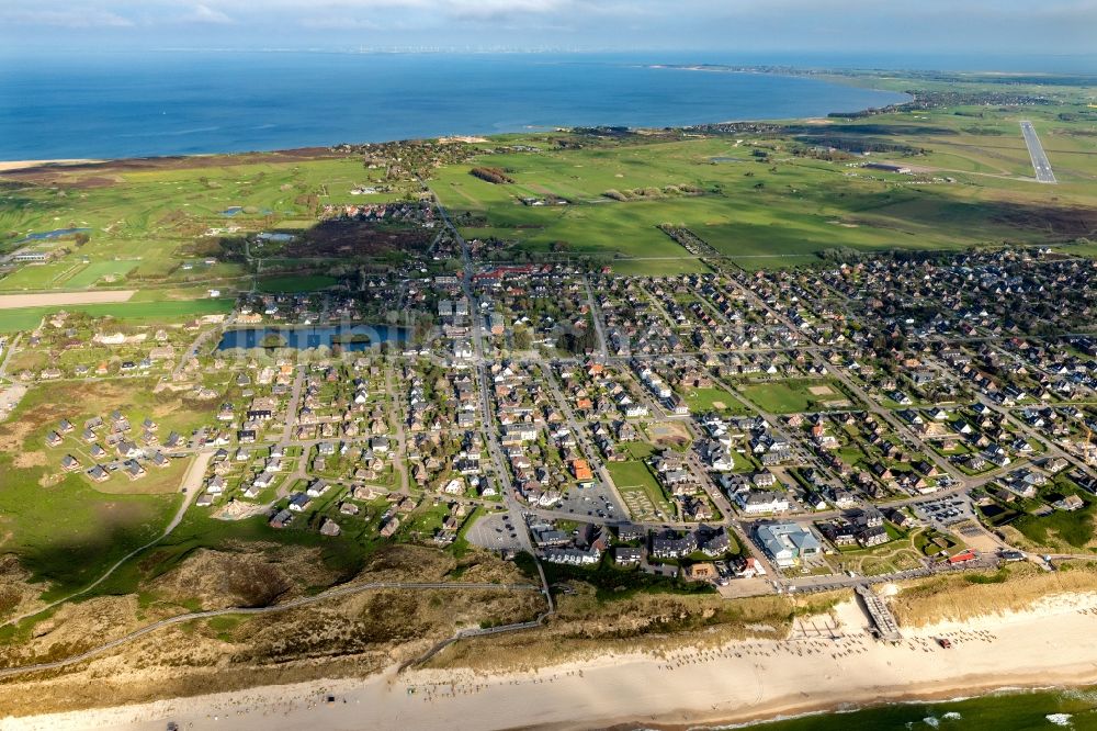 Luftbild Wenningstedt (Sylt) - Ortsansicht an der Meeres-Küste in Wenningstedt (Sylt) auf der Insel Sylt im Bundesland Schleswig-Holstein, Deutschland