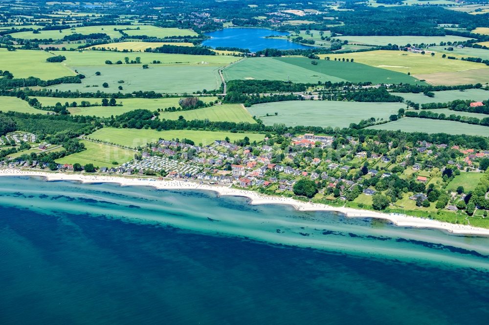 Sierksdorf von oben - Ortsansicht am Meeres- Küstenbereich der Ostsee in Sierksdorf im Bundesland Schleswig-Holstein