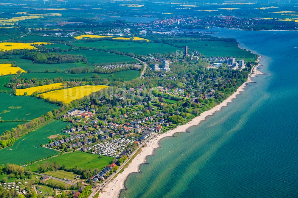 Sierksdorf aus der Vogelperspektive: Ortsansicht am Meeres- Küstenbereich der Ostsee in Sierksdorf im Bundesland Schleswig-Holstein