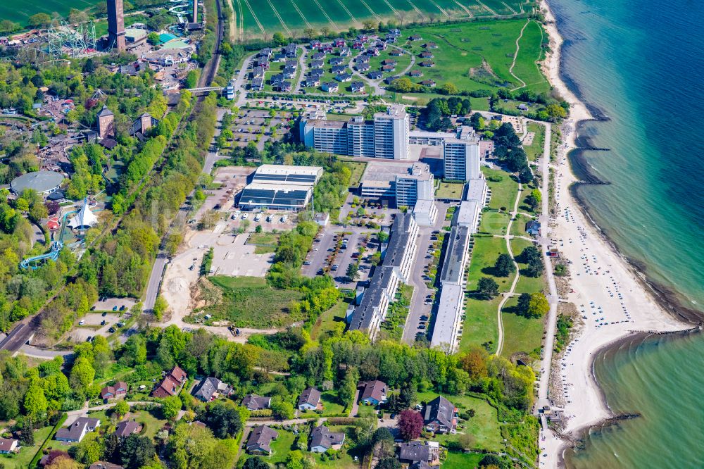 Luftaufnahme Sierksdorf - Ortsansicht am Meeres- Küstenbereich der Ostsee in Sierksdorf im Bundesland Schleswig-Holstein