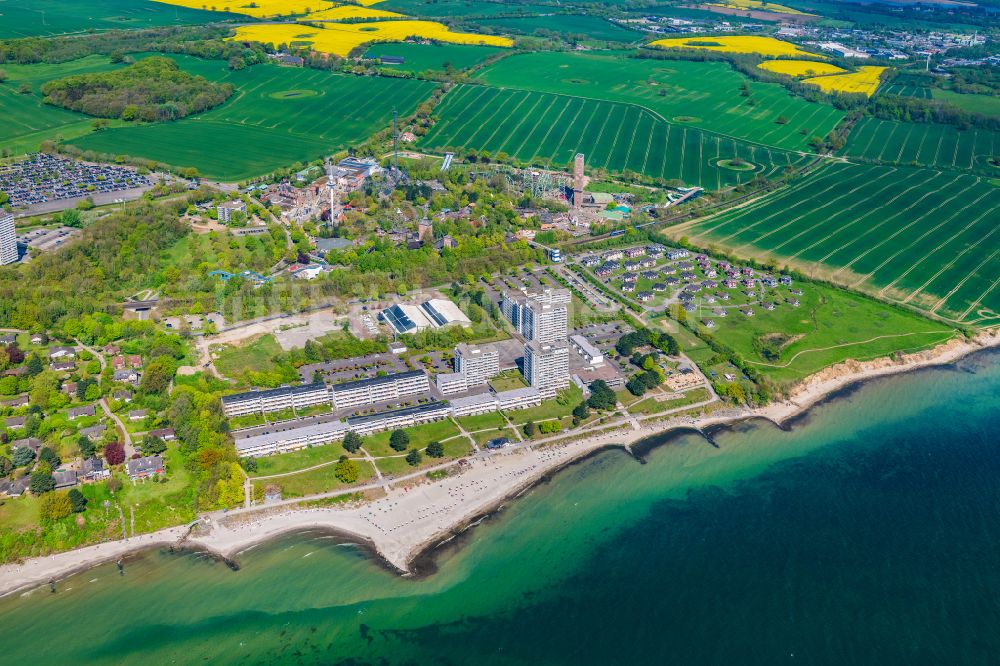 Sierksdorf von oben - Ortsansicht am Meeres- Küstenbereich der Ostsee in Sierksdorf im Bundesland Schleswig-Holstein