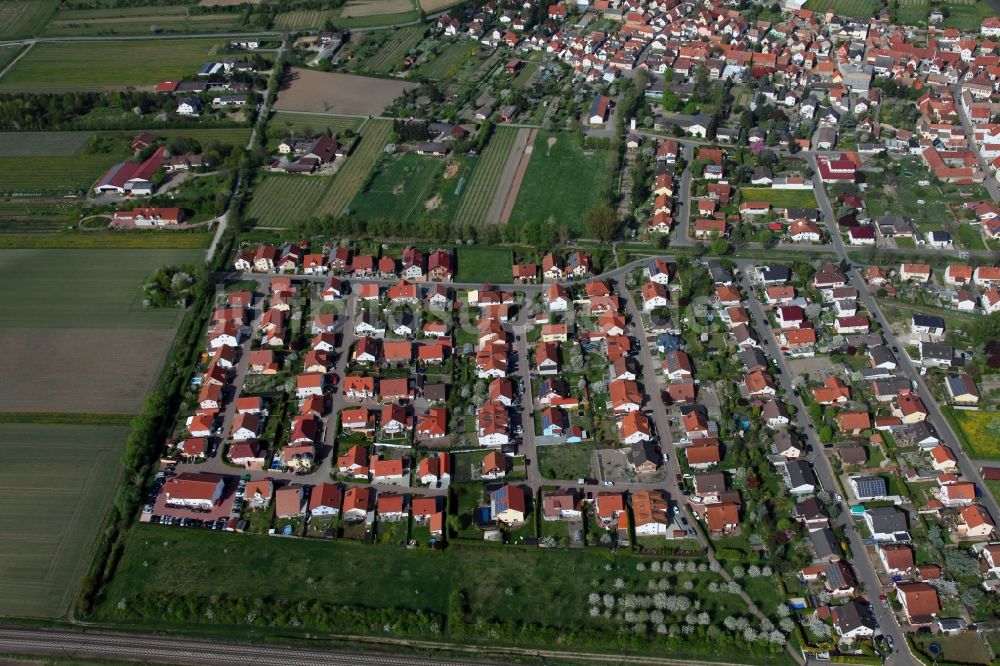 Mettenheim aus der Vogelperspektive: Ortsansicht von Mettenheim ist eine Ortsgemeinde im Landkreis Alzey-Worms in Rheinland-Pfalz