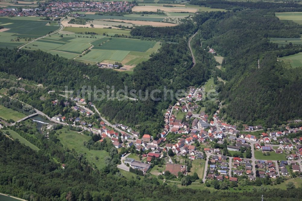 Mühlen am Neckar von oben - Ortsansicht von Mühlen am Neckar im Bundesland Baden-Württemberg